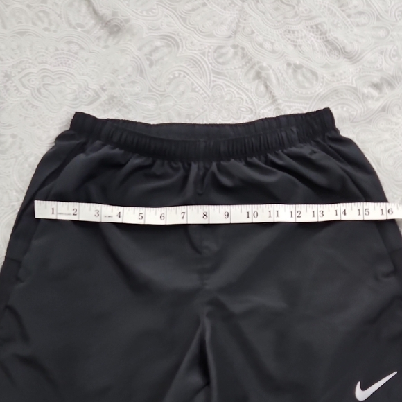 Nike Women's Black Athletic Shorts - Picture 4 of 8